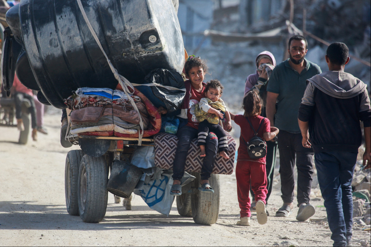 Palestinos deixando o norte da Faixa de Gaza após ordens israelenses para evacuação. Foto: Bashar TALEB / AFP