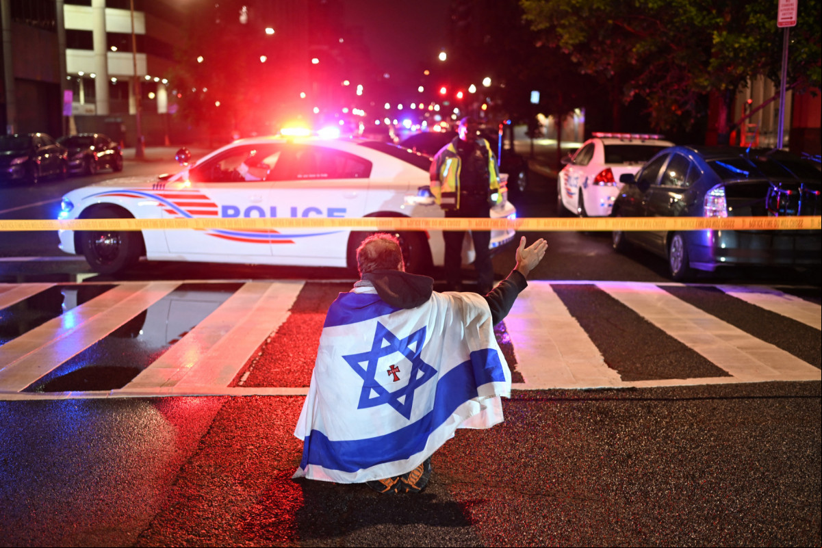 Ataque a tiros na embaixada de Israel, nos EUA, deixa dois mortos.