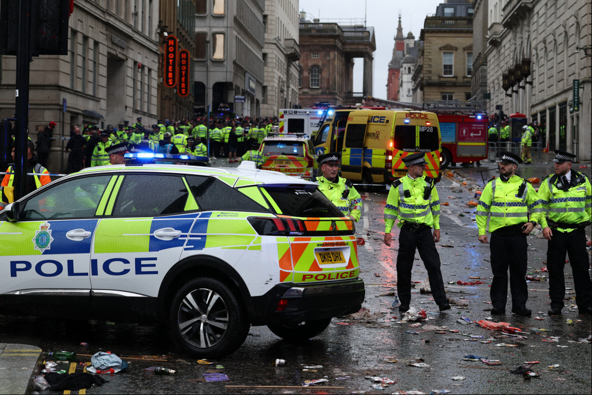 Um carro atropelou vários pedestres nesta segunda-feira (26) em Liverpool (Darren Staples / AFP) Um carro atropelou vários pedestres nesta segunda-feira (26) em Liverpool/Darren Staples / AFP