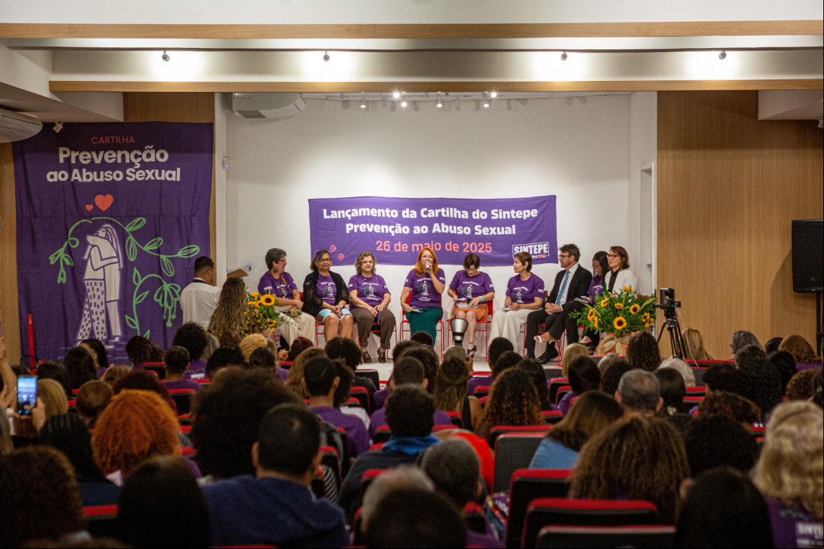Sintepe lança cartinha sobre prevenção ao abuso sexual de crianças e adolescentes (Rafael Vieira) Sintepe lança cartinha sobre prevenção ao abuso sexual de crianças e adolescentes /Rafael Vieira