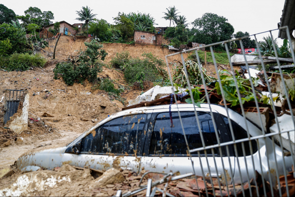 TrÃ?Âªs anos apÃ?Â³s a catÃ?Â¡strofe, moradores realizam ato de homenagem Ã?Â s vÃ?Â­timas