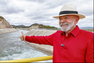 Lula em visita a estação de bombeamento da Transposição do São Francisco em Salgueiro