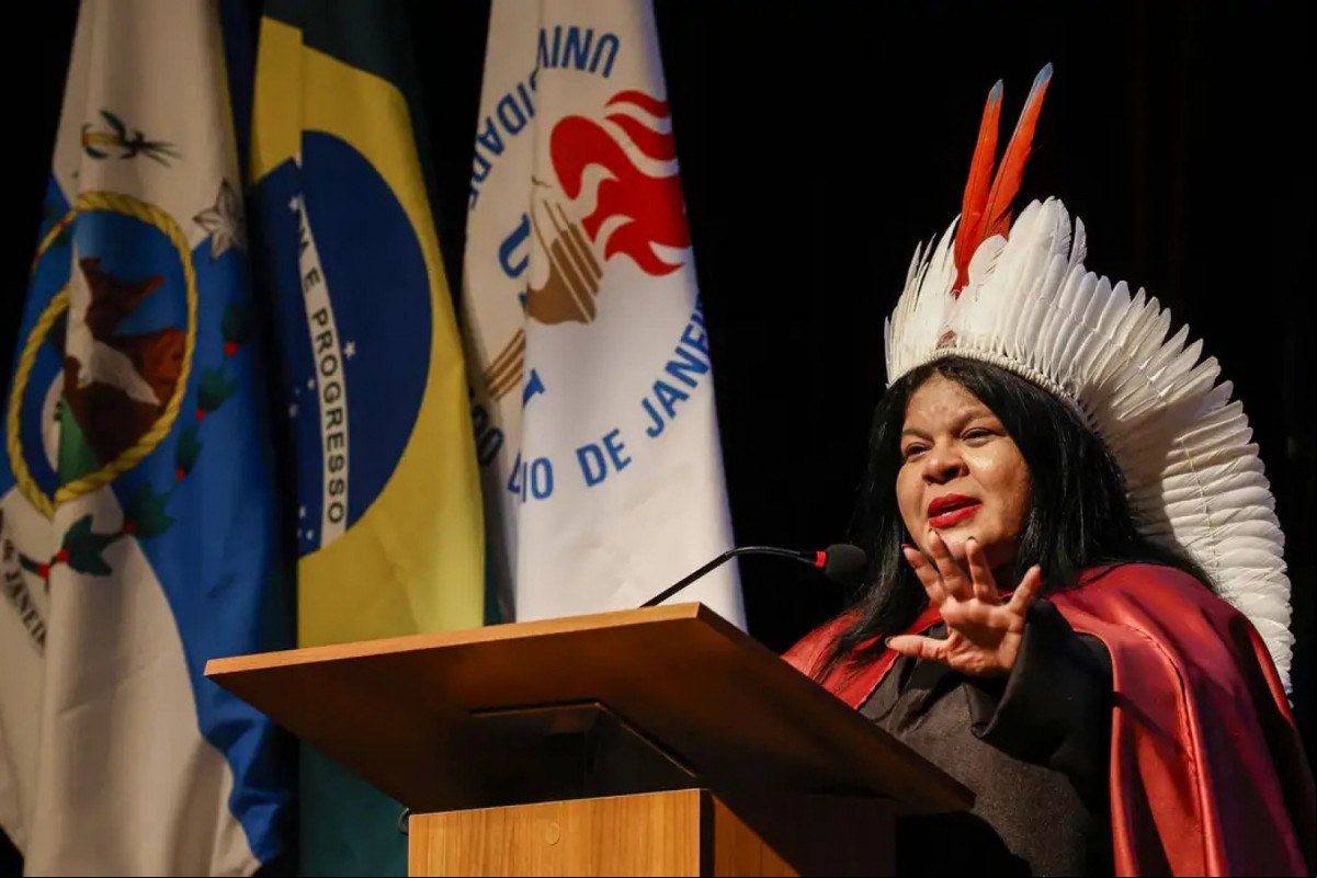 Sonia Guajajara é a primeira indígena doutora honoris causa da Uerj (Tânia Rêgo/Agência Brasil) Sonia Guajajara é a primeira indígena doutora honoris causa da Uerj/Tânia Rêgo/Agência Brasil