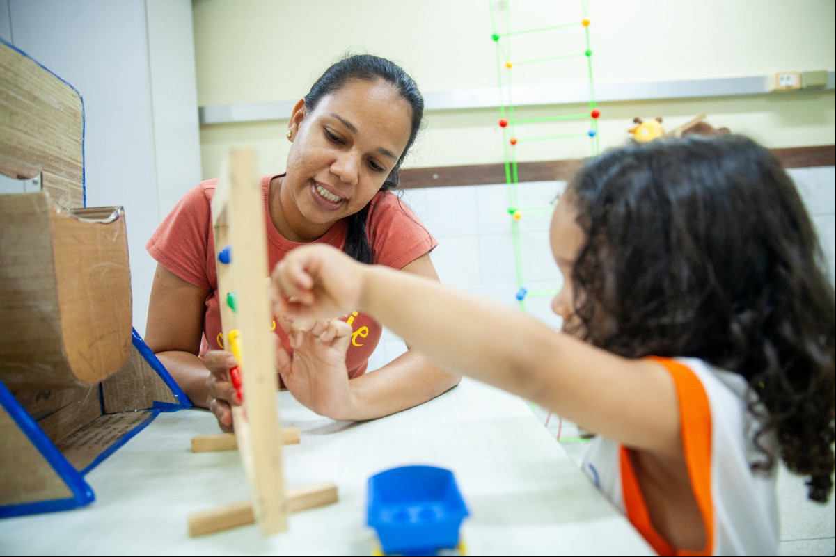 Paloma destaca que o filho teve uma boa evolução após entrar na creche