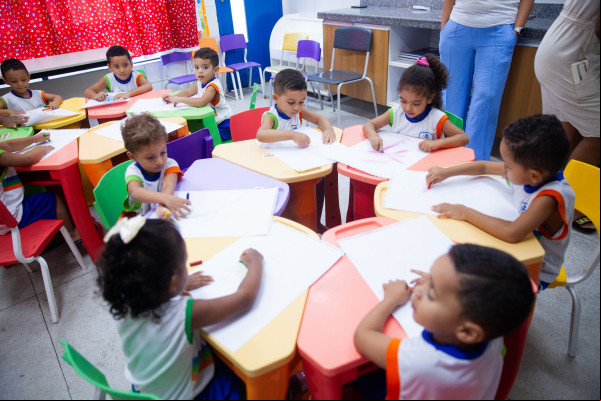 Crianças contam com aulas dinâmicas e que estimulam diversas áreas