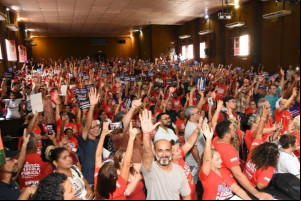 Professores do estado paralisam atividades nesta segunda-feira (9)
