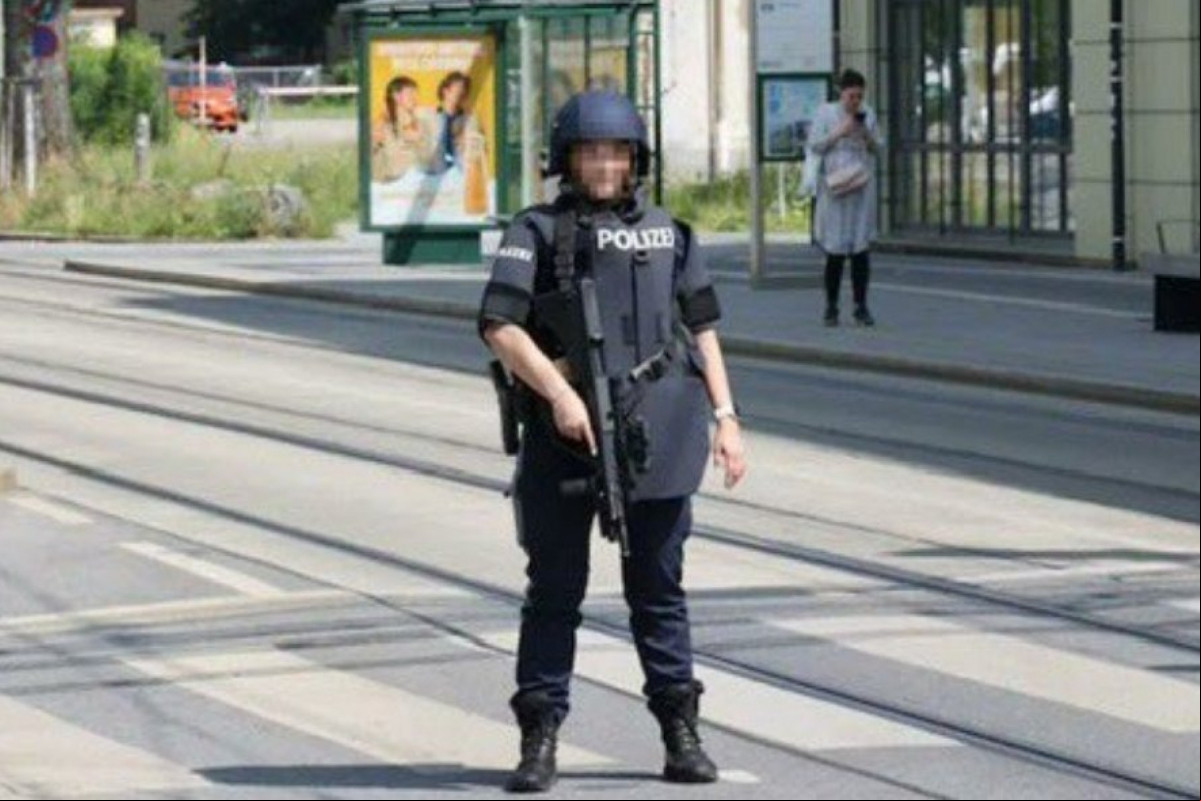 Policiais, unidades especiais e helicópteros foram designados para responder ao incidente, ocorrido na cidade de Graz, no sudeste da Áustria (Foto: Reprodução/X) Policiais, unidades especiais e helicópteros foram designados para responder ao incidente, ocorrido na cidade de Graz, no sudeste da Áustria/Foto: Reprodução/X
